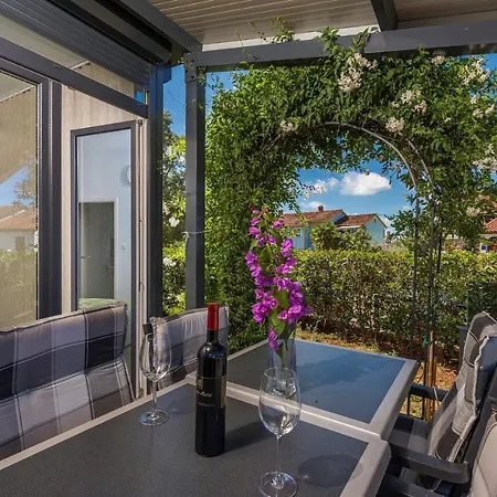 Apartment Vedran With Pool