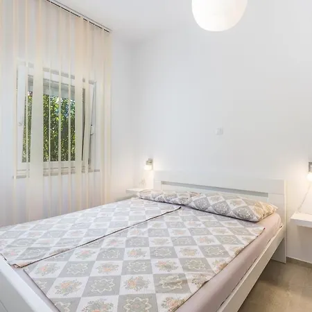 Vedran With Pool Apartment Porec