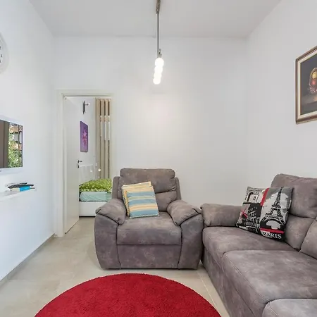 Apartment Vedran With Pool Porec