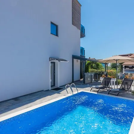 Vedran With Pool Apartment